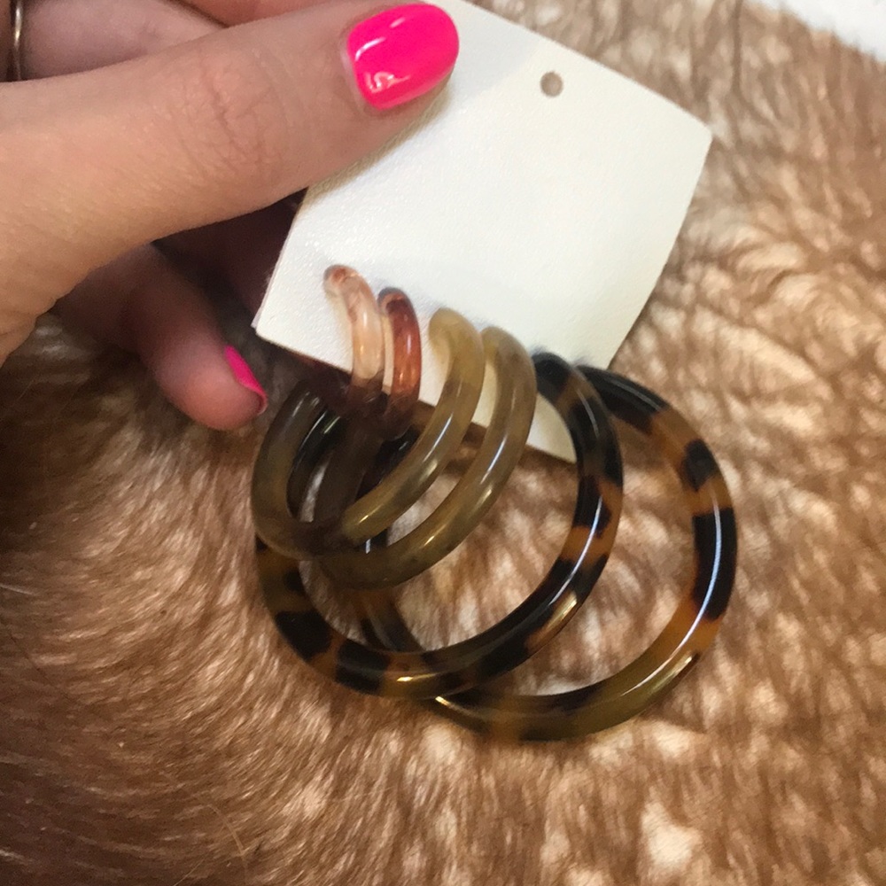 FREE PEOPLE RESIN HOOPS